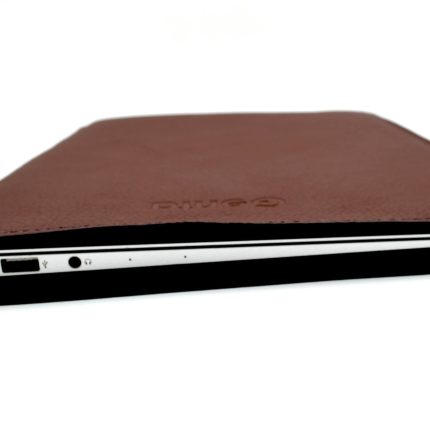 husa laptop macbook 13 piele bordo visiniu vertical1
